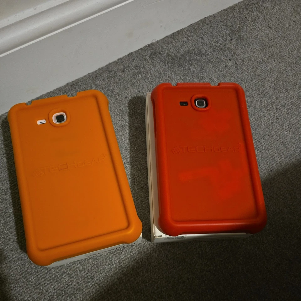 Samsung Galaxy Tab A SM-T580 2016 7" (WiFi, 8GB, 8MP) Tablet - White and Black  - Image 4 of 4