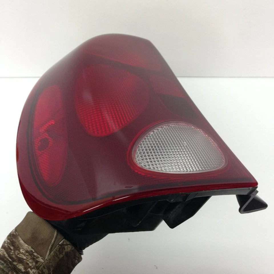 1999 2000 2001 2002 Daewoo Lanos SEDAN *NOThatch Left DRIVER Side Tail Light OEM - Image 3 of 4