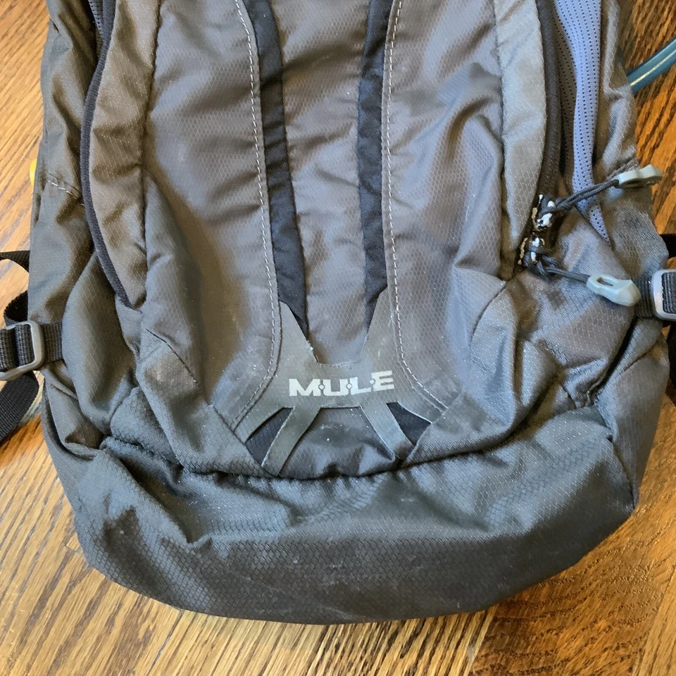 CamelBak M.U.L.E Gris Mochila Bolso Senderismo Corredor Ligero Otoño Vejiga Foto 3 de 4