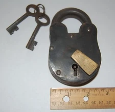 Large Iron Skeleton Key Padlock Western Pirate style Heavy Duty Working Lock Key