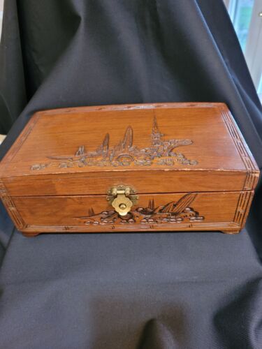 Vintage Asian Hand Carved Wooden Jewelry Box Red Velvet Lining - 第 1/12 張圖片