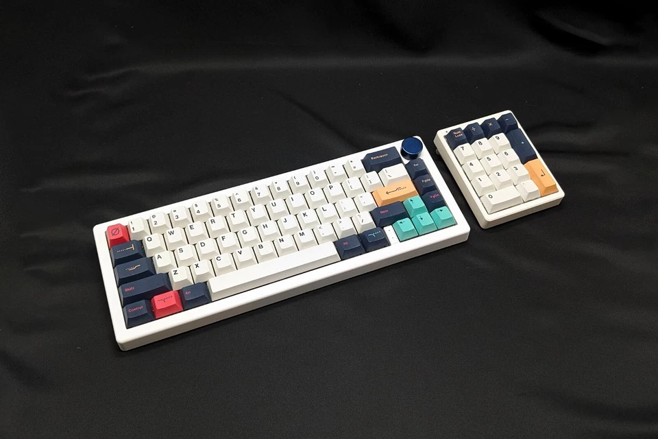 65% + Numpad Muted Mechanical Keyboard | Kang White Linear | Metropolis Keycaps - Image 2 of 4