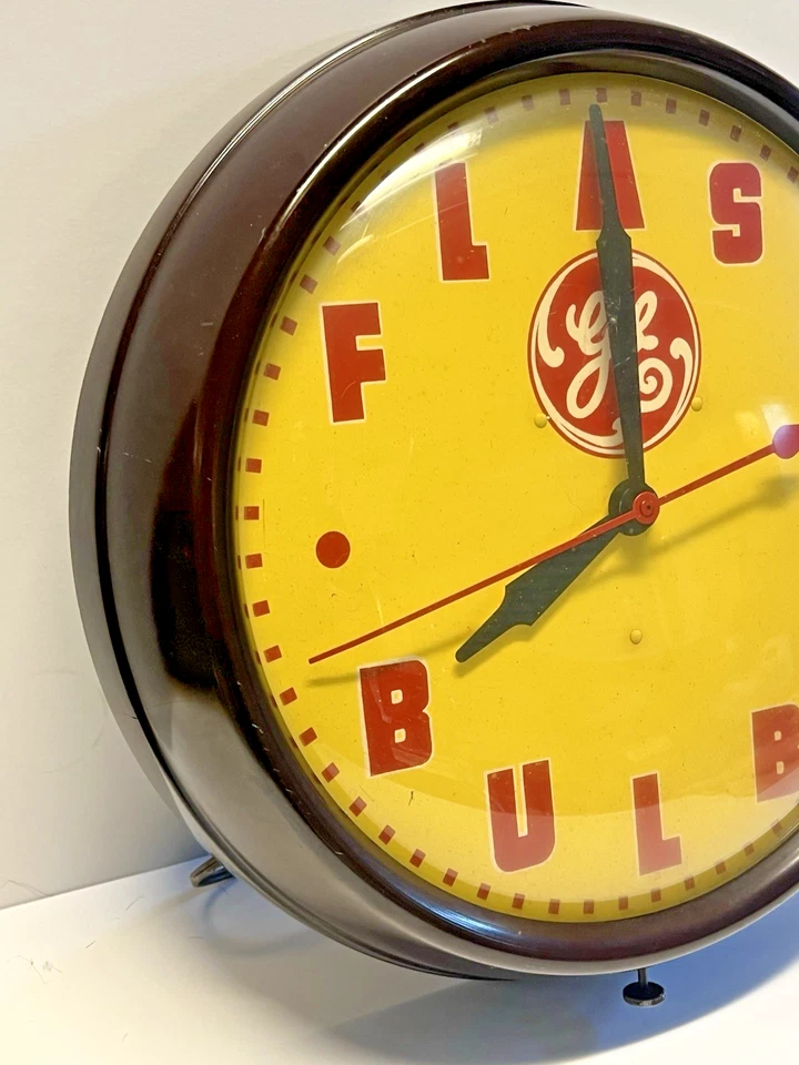 Vintage General Electric (GE) Advertising Clock Sign for "Flash Bulbs" - Image 2 of 4