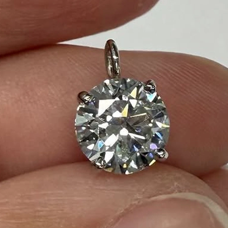Hermoso colgante de diamantes cultivados en laboratorio IGI 1,50 quilates corte redondo F VS1 en oro blanco de 14 quilates Foto 4 de 4