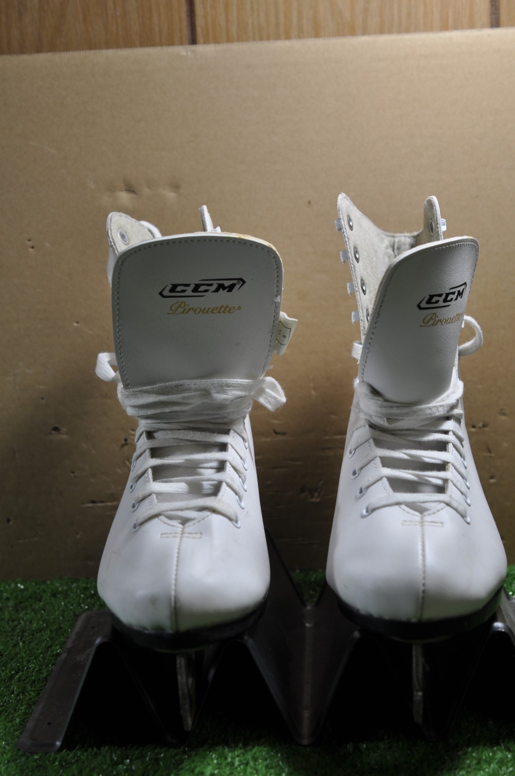 CCM Pirouette CS skate size 8 womens ice figure skates VGC #206