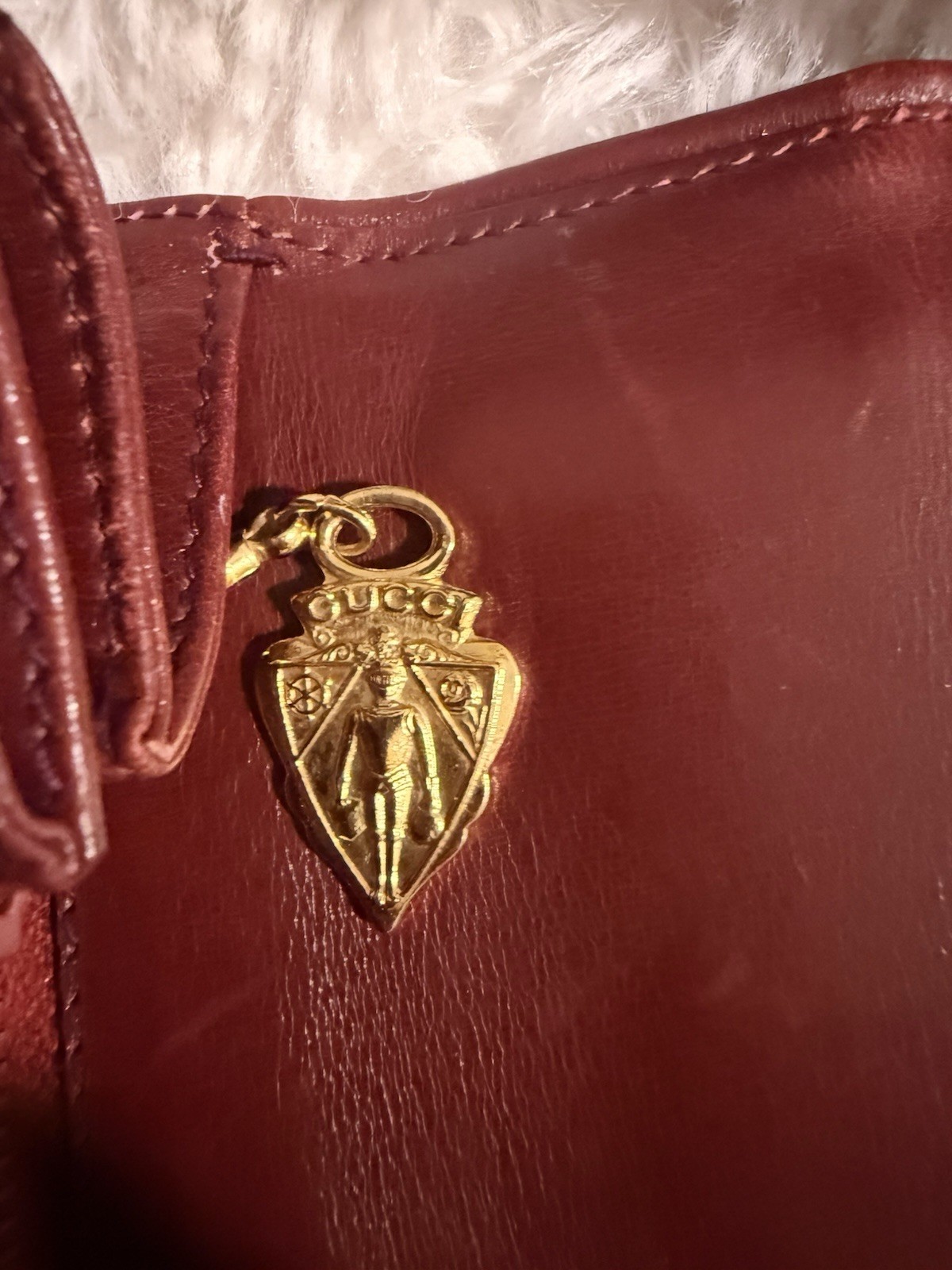 Vintage Gucci Burgundy Leather Shoulder Bag Gold Crest Italy 1970s thumbnail 6