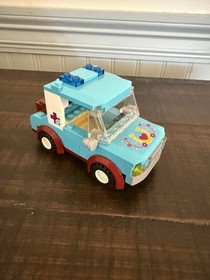 LEGO Friends Horse Vet Trailer Set (41125) Complete with Minifigures