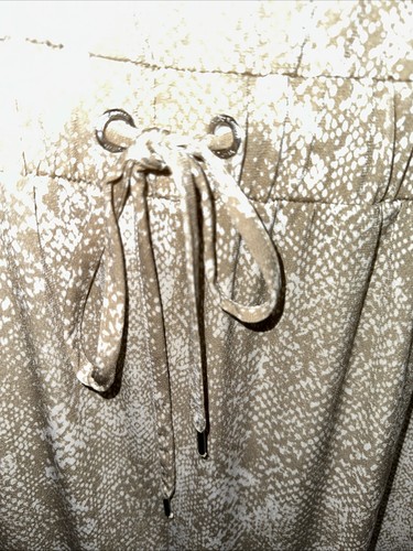 Tuta Juicy Couture XL stampa serpente elasticizzata e cravatta in vita scollo con perline - Foto 9 di 19