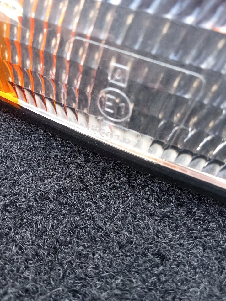 Genuino Dansk Alemania Porsche 911 EURO Lente Señal de Giro Frontal Negro CONJUNTO con Tornillos Foto 2 de 4