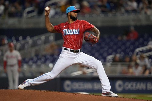 Sandy Alcantara Signed Miami Marlins Jersey (JSA) 2022 NL Cy Young Award - Picture 5 of 6