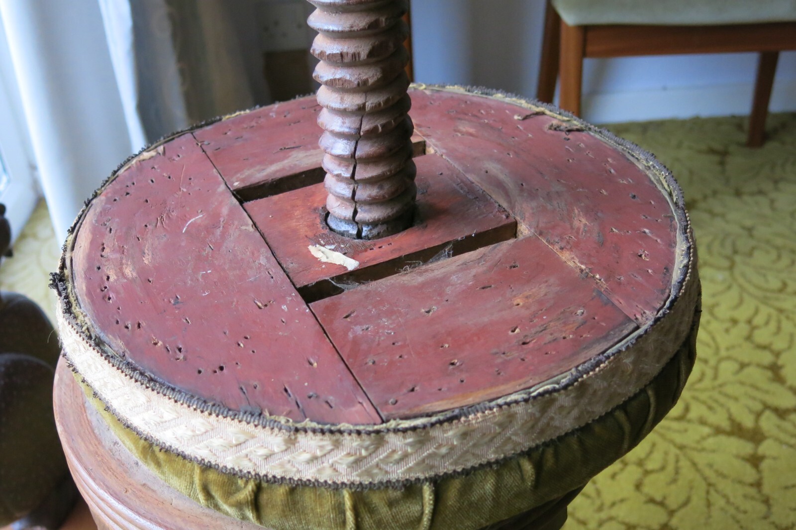 Very Lovely Antique Victorian Mahogany Revolving Adjustable Height