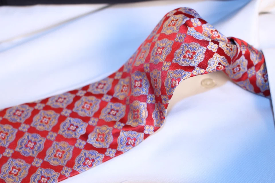 Corbata tejida de seda geométrica roja plateada blanca BUGATCHI UOMO 59" L x 4" W Foto 3 de 4