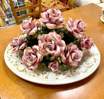 Ornamente mit Blumen Mittelstücke Porzellan Rose Capodimonte Verzierung