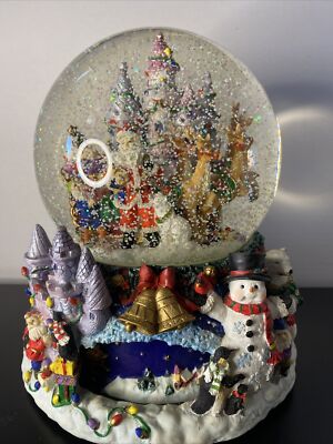 KIRKLAND Signature ミュージカル スノードーム Kirkland Signature Musical Waterglobe w/ Revolving Base Santa
