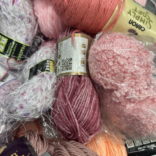 Lotto di 35 matassine/palline di filato e filato testurizzato rosa misto lana/cotone/roving - Foto 11 di 11