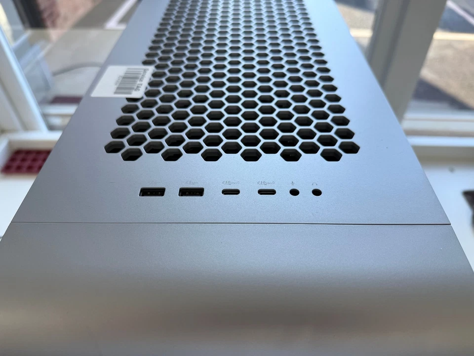 Alienware Area 51 Gaming PC Ultra 9 285K 64GB 2TB RTX 5090 32GB 11H 3Yr Warranty - Image 4 of 4