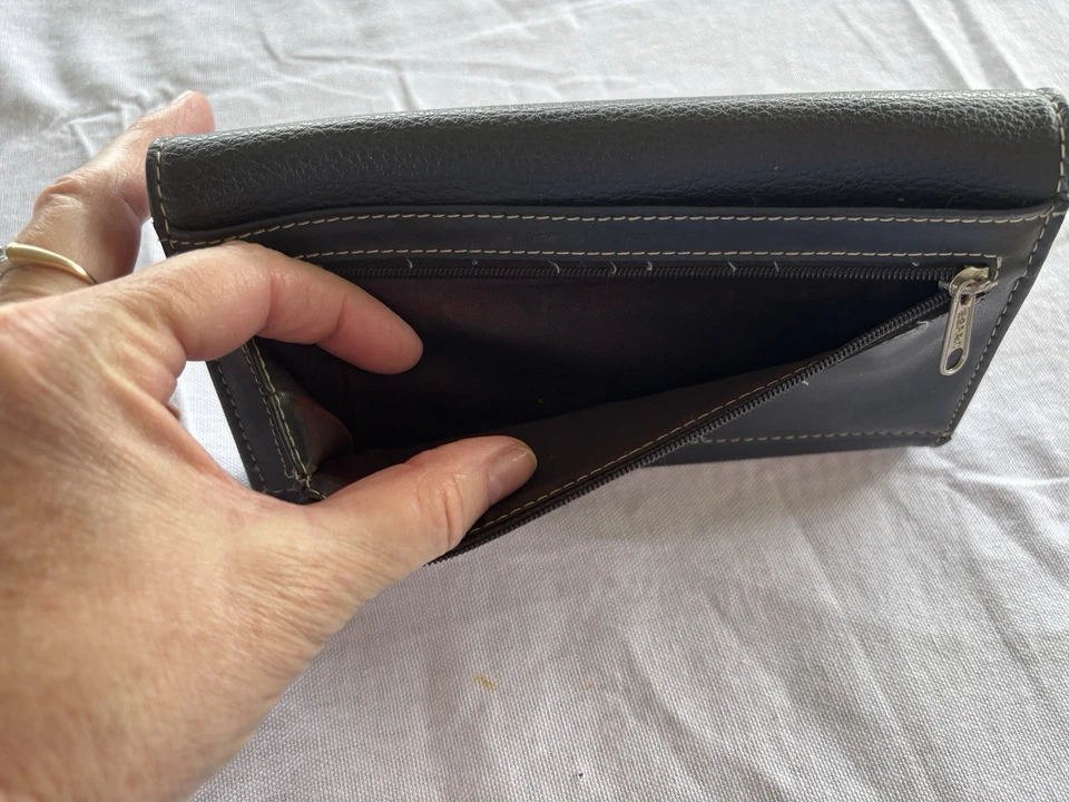 VTG Esprit Black Wallet Pebble Texture, Snap Closure, White Topstitching - Image 4 of 4