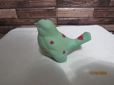 FENTON FOR ROSSO LIMITED EDITION GREEN SATIN BIRD W/ HEARTS 07/50/2009