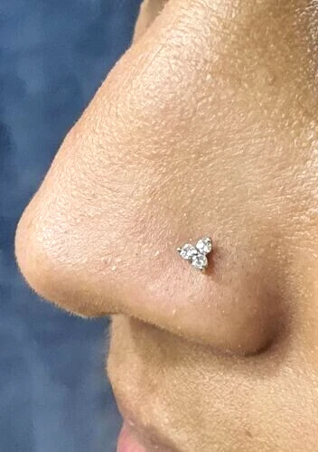 Triangle diamond deals nose pin