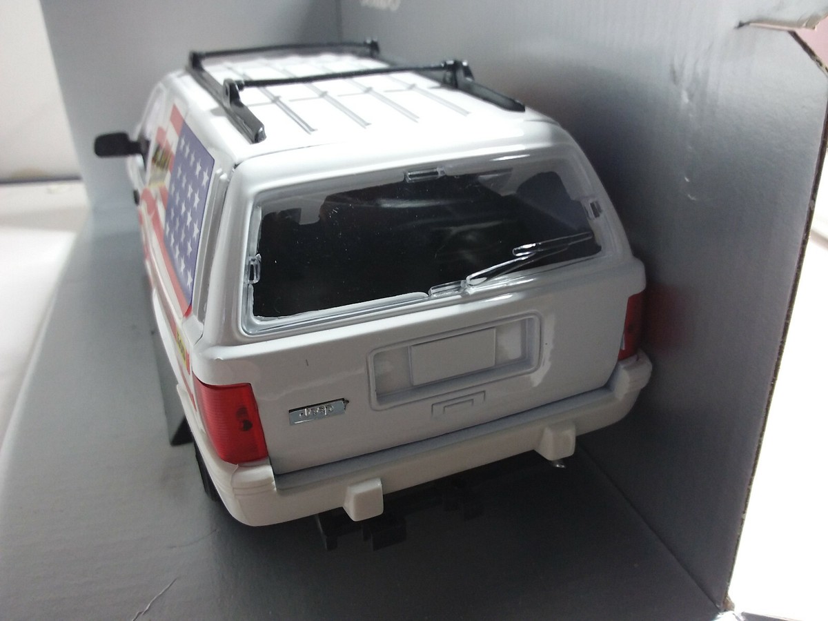 Auto A Escala 1/18 Jeep Grand Cherokee Camioneta Maisto | Envío gratis