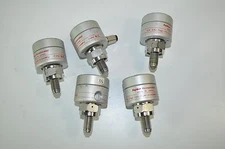 Fujikin Pneumatic Valve Gas OP 3.5 - 7 kgf / .34 - .69 MPa LOT of 5  PN# NC N.C.