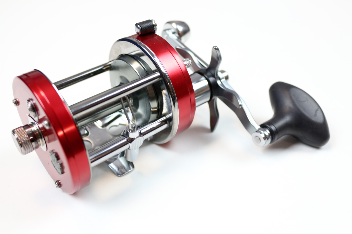 abu garcia ambassadeur 7001i left hand wind reel C-7001 Baitcast Hand, Baitcasting Reels They deliver rugged performance because they are Swedish built with choice materials and craftsmanship.Born from the round reel platform Abu Garcia Left 4.1: 1