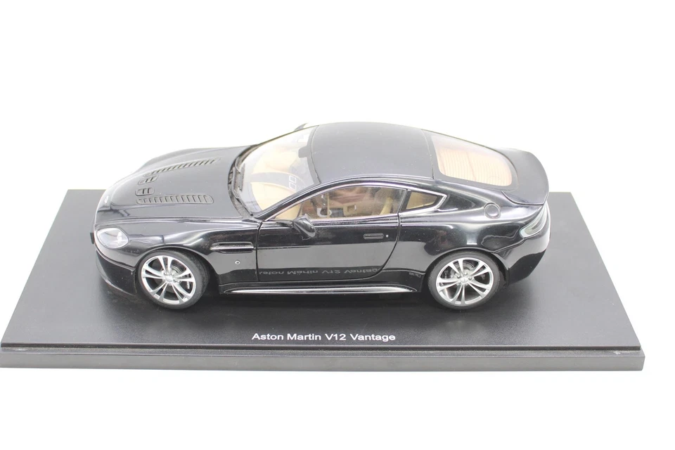 Número de peça de carro modelo Aston Martin V12 Vantage - 705128 - Imagem 2 de 2
