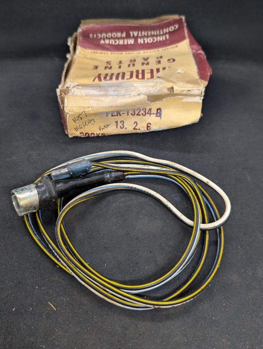 NOS 1957 MERCURY MONTEREY MONTCLAIR RH SIDE PARKING LAMP SOCKET