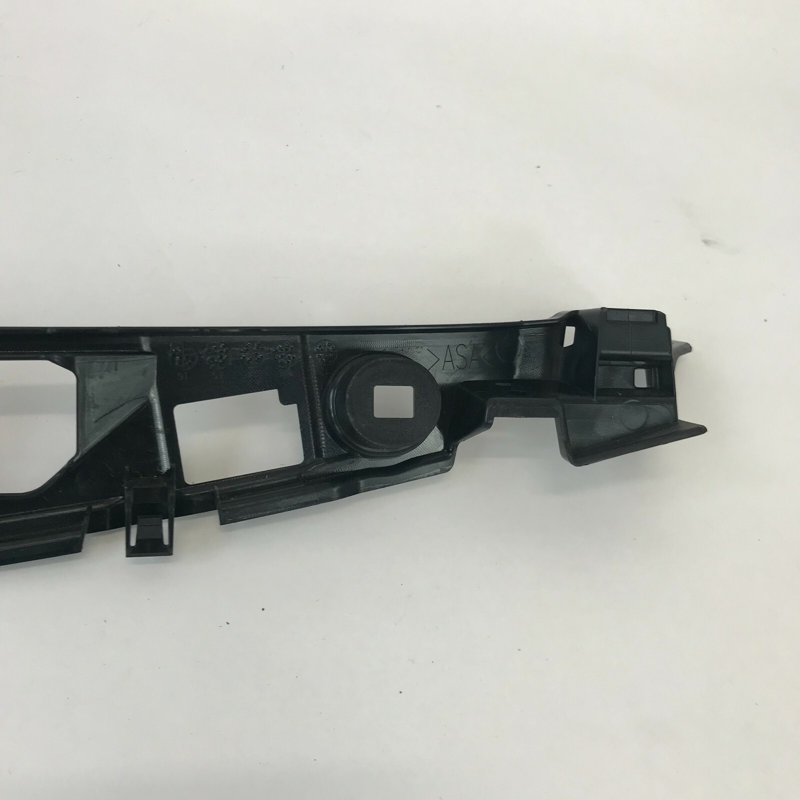 2014 2015 2016 2017 Mazda 3 Trunk Lid Molding Panel OEM Bhn950813 for