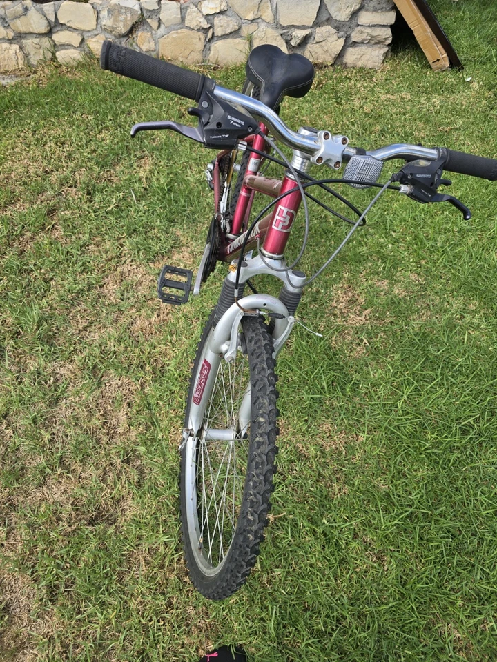 Sturdy 26-Inch Mountain Bike - Ideal for All Terrains, Includes Front Suspension - Image 3 of 4