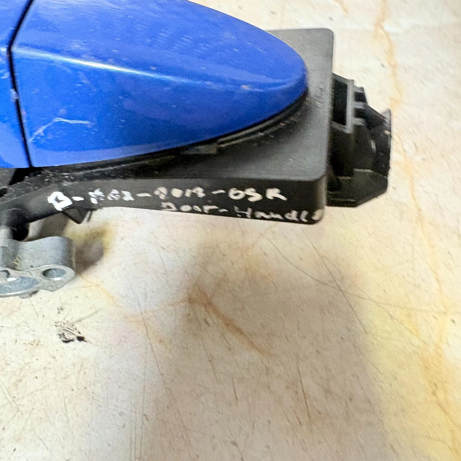 Ford B-Max blue rear sliding door outer handle close up