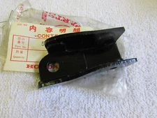 NOS 78-79 HONDA CM185T TWINSTAR 185 RIGHT RH REAR PILLION STEP PEG BRACKET 
