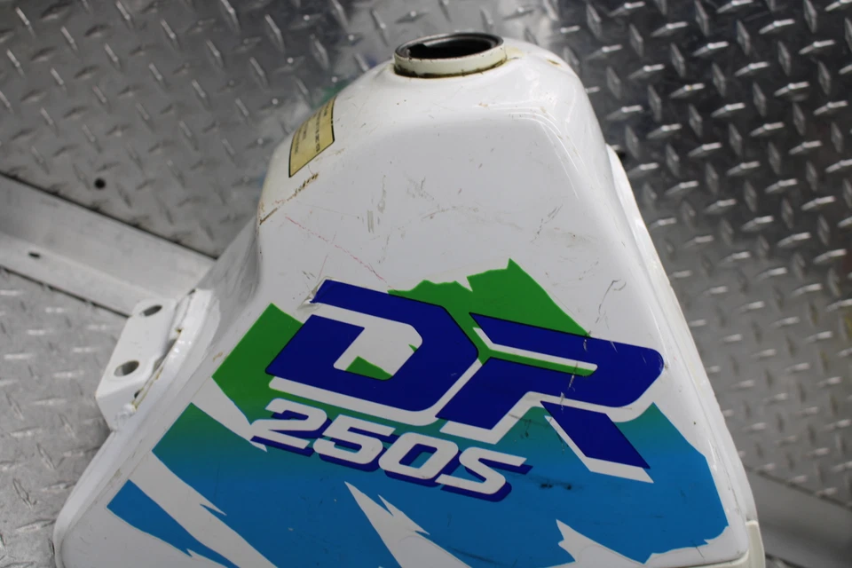 1990 Suzuki DR250S GAS FUEL TANK CELL PETROL RESERVOIR (NO RUST) - Imagem 3 de 4