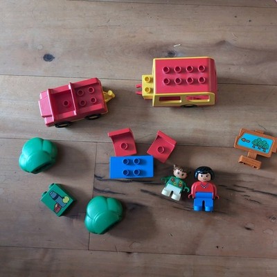 Lego Duplo Camping Vintage, Mutter & Kind, 2 Stühle, Vesper, Wegweiser, 2 Büsche