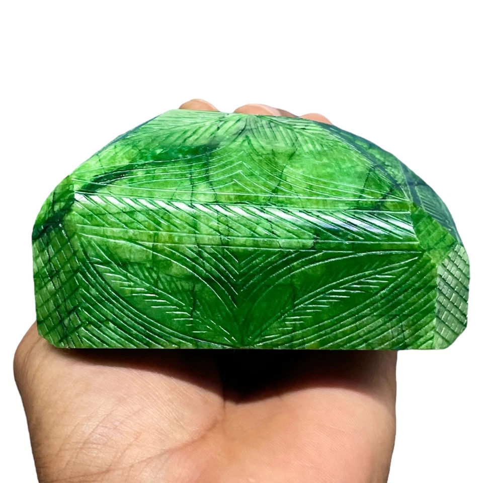 Enorme piedra preciosa tamaño museo tallada a mano esmeralda natural certificada de 3283 quilates Foto 4 de 4