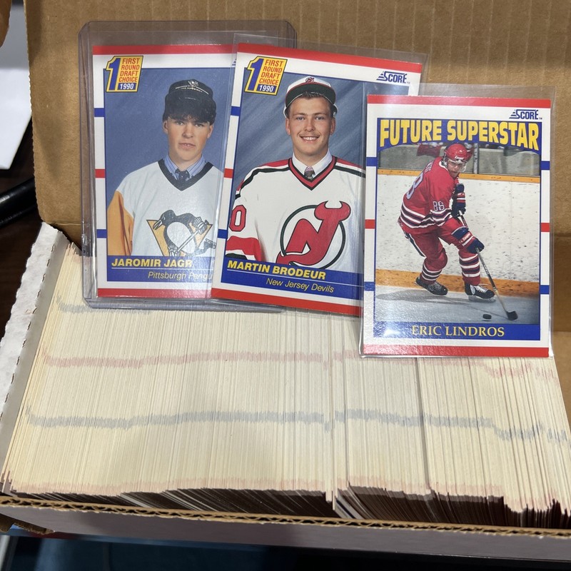 1990-91 SCORE HOCKEY TRADING CARDS NEAR COMPLETE SET MISSING 31 CARDS