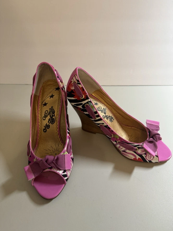 Zapatos Naughty Monkey Punta Abierta Tacones Altos Plataforma Rosa Cebra Floral Talla 8 Usados en Excelente Condición Foto 3 de 4