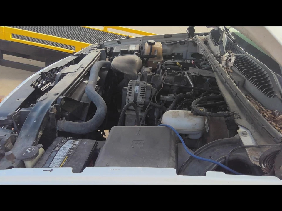 Conjunto de filtro de aire usado se adapta a: camioneta Chevrolet Silverado 1500 2006 6,0 L con altura Foto 3 de 4