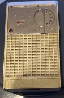 VINTAGE PHILCO TRANSISTOR 6 AM RADIO T66 124 POWERS ON