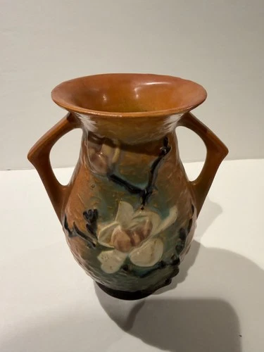 Roseville Art Pottery Magnolia Flower Double Handle 7.25" Vase 90-7