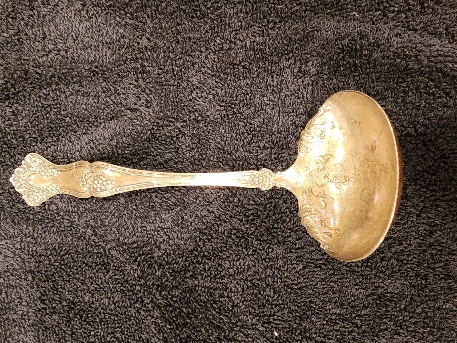 1847 Antique Wm Rogers Vintage Small Ladle Soup Sauce Silver Plate Grape Vine