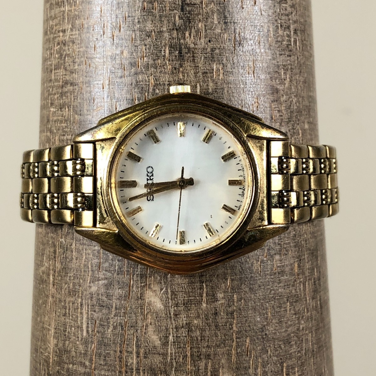 Vintage Seiko Women V401-2079 Gold Tone Quartz Analog 25mm