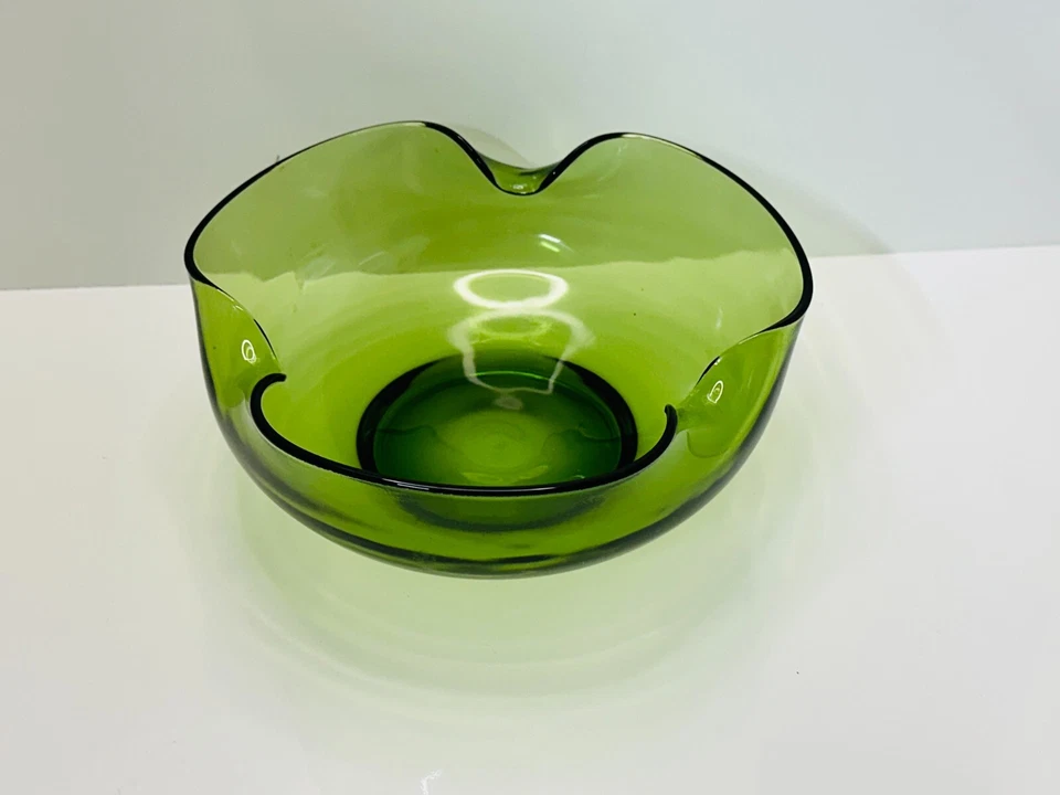 Cuenco para servir vintage Anchor Hocking 9" vidrio soplado verde borde pellizcado plegado 1970 Foto 2 de 4