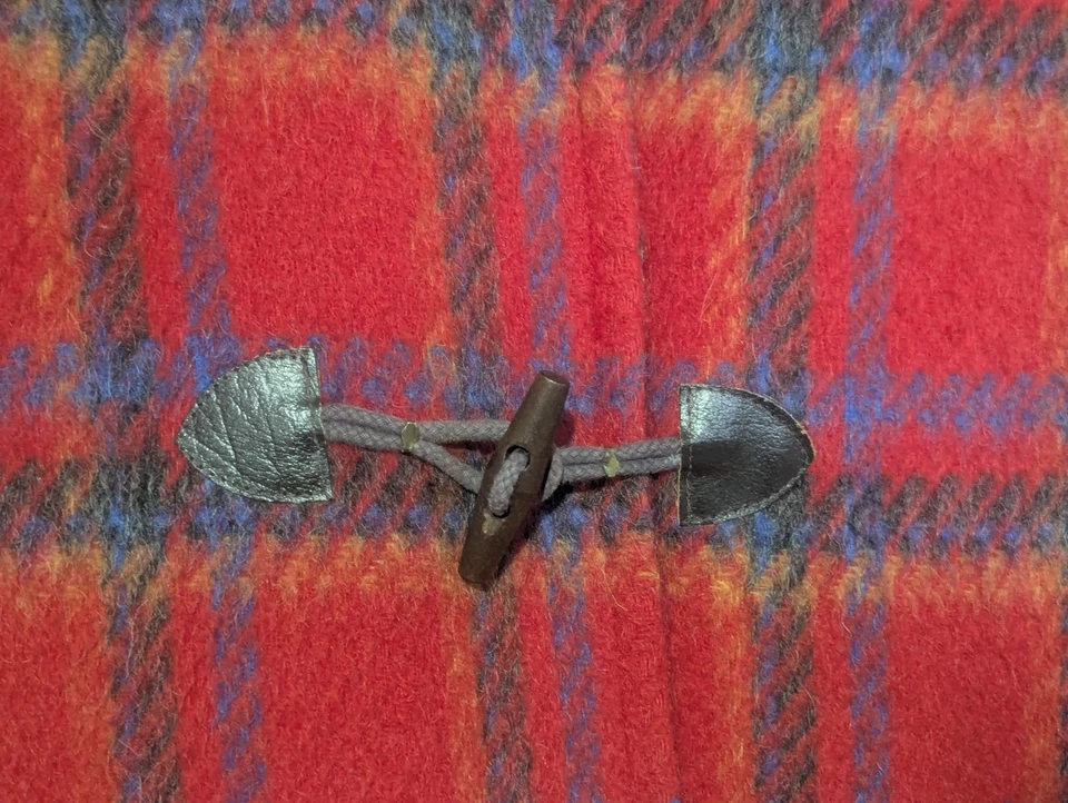 International Scene Women Red Plaid Coat Size 11/12 Wool Blend Toggle Buttons - Image 4 of 4