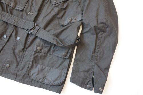 COMO NUEVA | CHAQUETA DE CERA INTERNACIONAL BARBOUR ICONOS $625 NEGRA XL X CINTURÓN GRANDE MOTO - Imagen 3 de 16