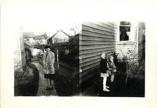 WOMAN CHILDREN SIDE OF HOUSE Old Photo B&W Photo 2x3