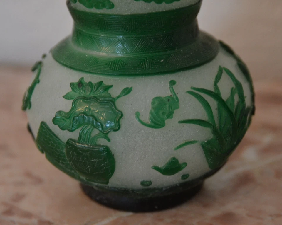 Jarrón antiguo chino de calabaza de vidrio de Pekín - murciélagos y diseños de motivos florales Foto 4 de 4