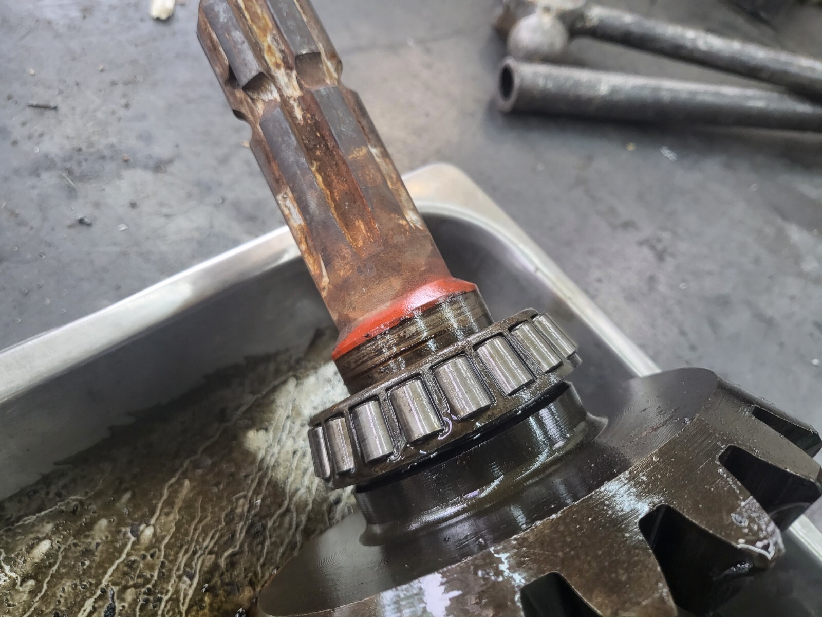 100 HP ? 15 spline Bush hog gear box see pictures for details 15 spline