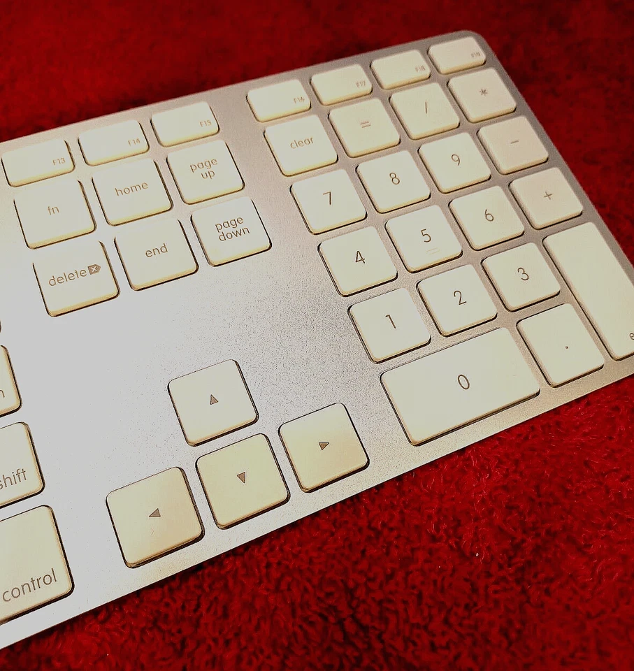 Genuine Apple A1243 Wired USB Keyboard w/ Numeric Keypad for iMac, Mac Mini - Image 4 of 4