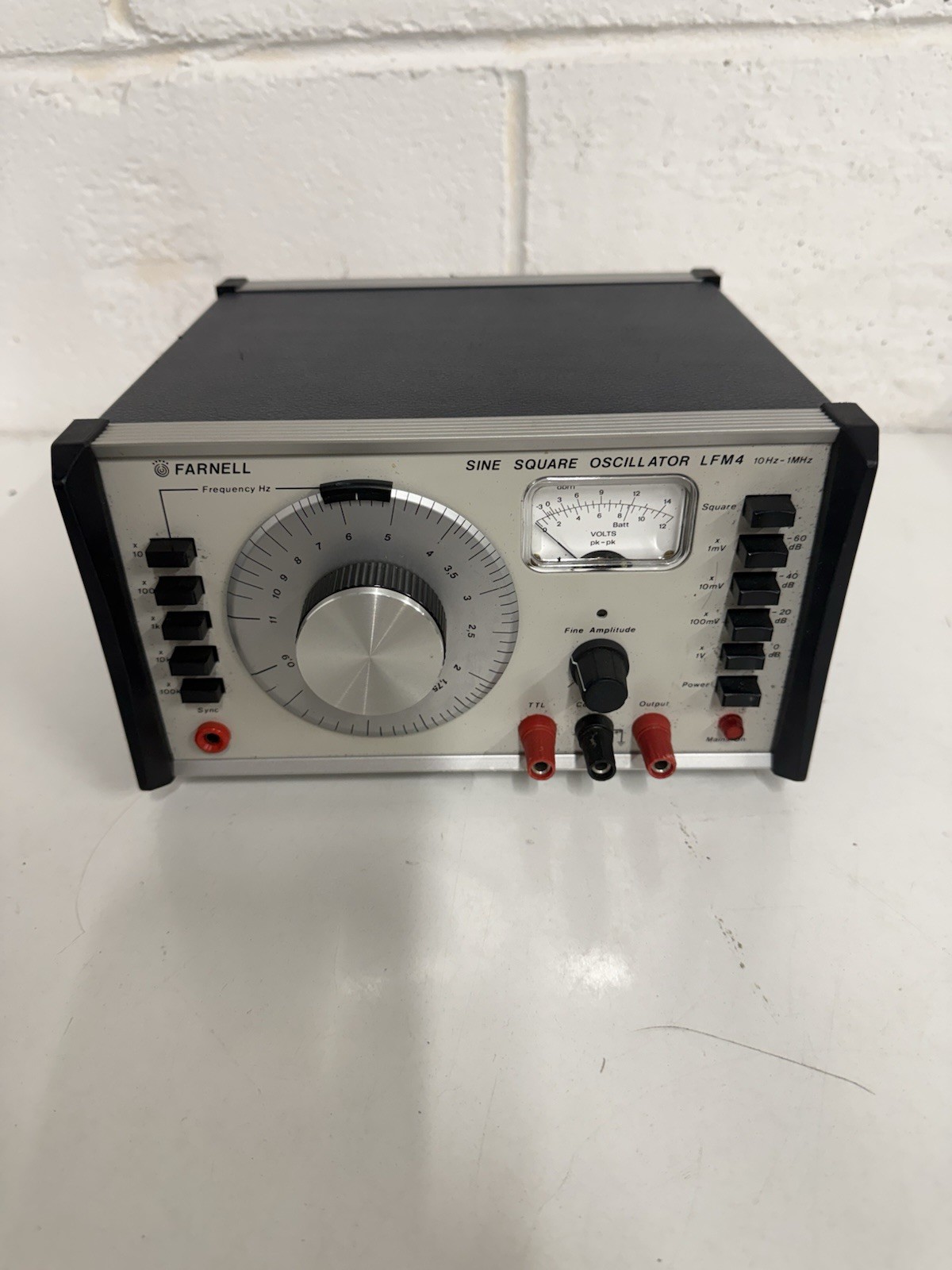 Farnell Sinus Vierkant Oszillator LFM4 (3)